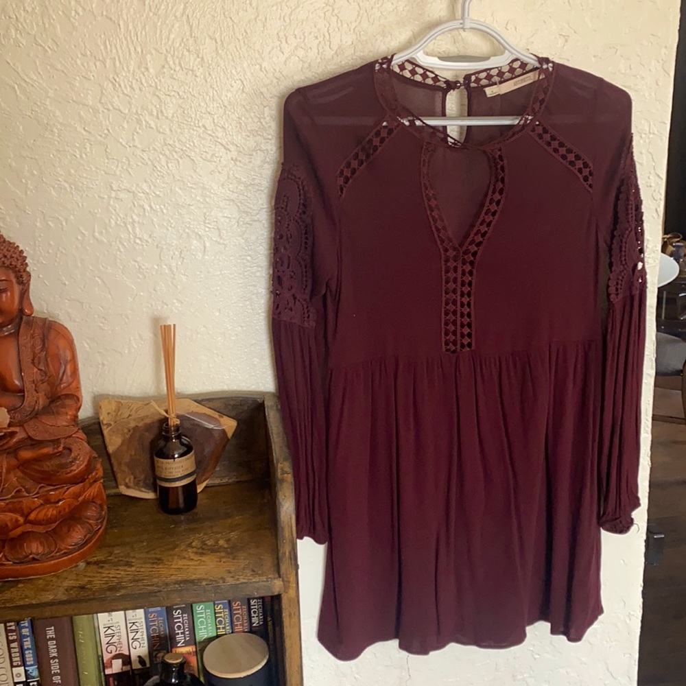 Burgundy Dress w/Lace Detailing - size s -